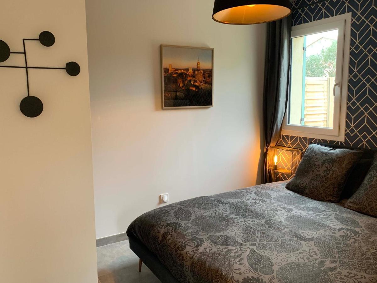 Le Cabanon De Livia Avec Piscine Privee Villa Cucuron Kültér fotó