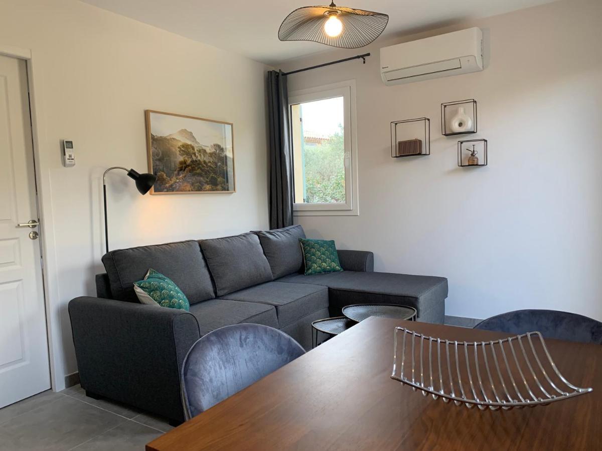 Le Cabanon De Livia Avec Piscine Privee Villa Cucuron Kültér fotó