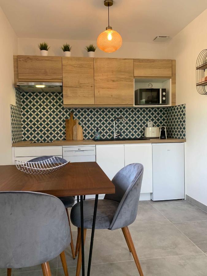 Le Cabanon De Livia Avec Piscine Privee Villa Cucuron Kültér fotó