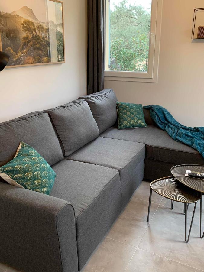 Le Cabanon De Livia Avec Piscine Privee Villa Cucuron Kültér fotó