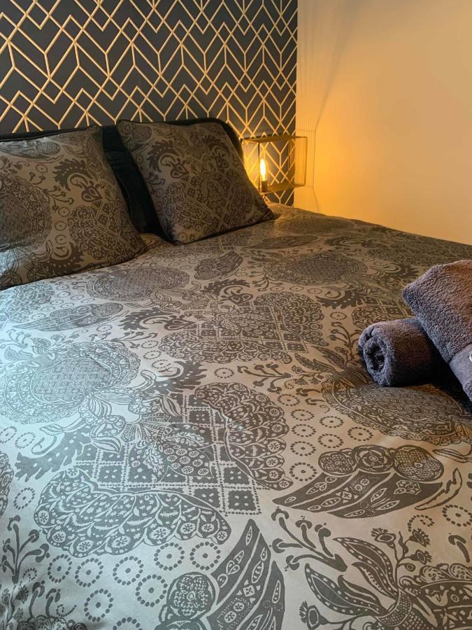 Le Cabanon De Livia Avec Piscine Privee Villa Cucuron Kültér fotó