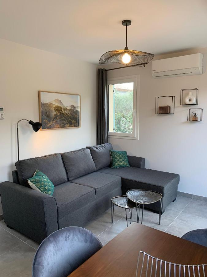Le Cabanon De Livia Avec Piscine Privee Villa Cucuron Kültér fotó